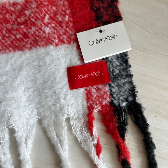NWT Calvin Klein Tartan Wool Throw - Black, Red, White - Picture 3 of 4